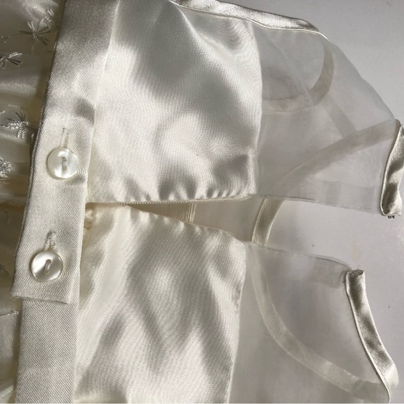 Elegant White Floral Dress - Picture 9 of 12